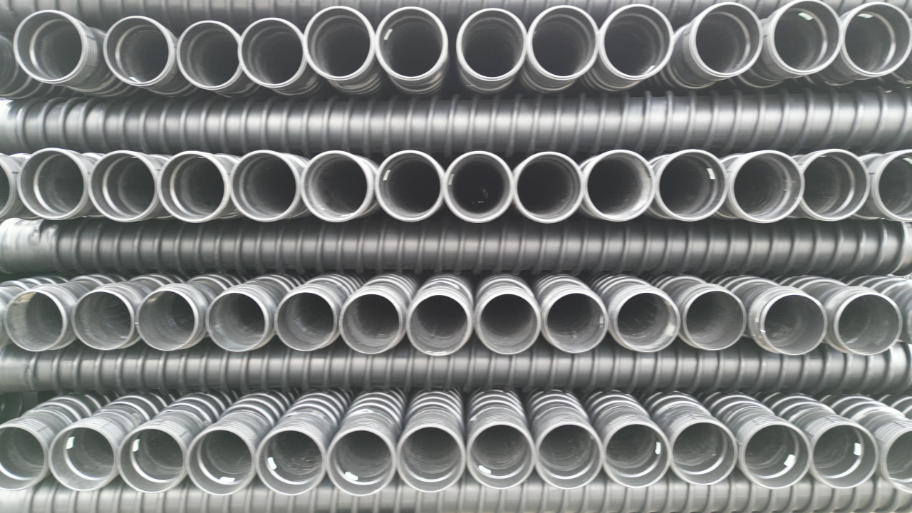穿越公路的 HDPE 克拉管，堅固耐用